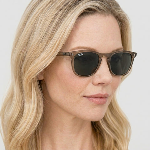Ray-Ban RB2210 - 6765R5 - Transparent brun på model