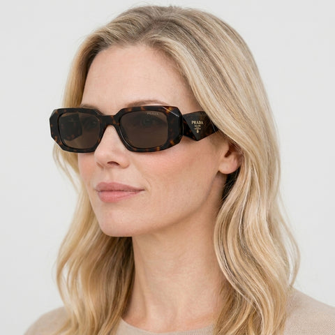Prada PR 17WS - 2AU8C1 - Tortoise på model