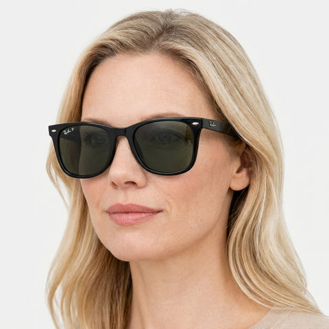 Ray-Ban RB4420 - 601/9A sort rektangulær solbrille på model