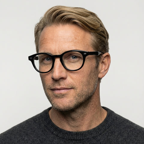 Lustré sort firkantet brille på model