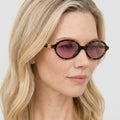 Miu Miu MU 04ZS - VAU50D havana oval solbrille på model