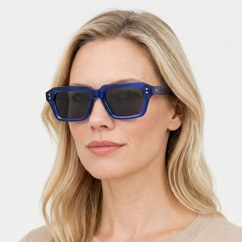 Aurelia - Transparent blå på model