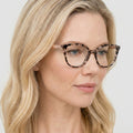 Prada PR 02ZV - ROJ1O1 - Lyserød tortoise på model