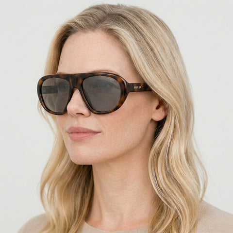 Prada PR C05S - 20D50Q - Tortoise på model
