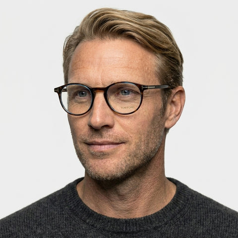 Tom Ford FT5294 - 056 - Havana på model