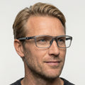 Lysander - Grå på model