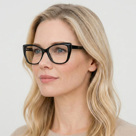 Adrienne - Sort på model