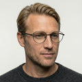 Delacroix sort rund brille på model