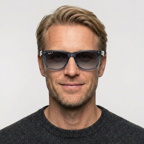 Ray-Ban JUSTIN - 6596T3 - Transparent blå på model