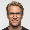 Carmino - Transparent grå på model