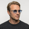 Tom Ford Aurele - 20W - Transparent grå på model