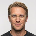 Veyonna - Transparent gul på model