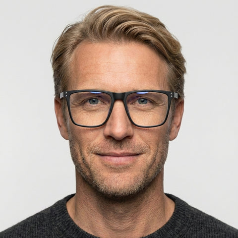 Carmino mat sort firkantet brille på model