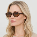 Aurevo tortoise oval solbrille på model
