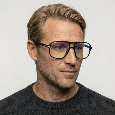 Tom Ford FT5737-B - 002 - Mat sort på model