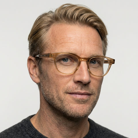 Bellamy - Transparent brun på model