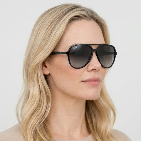 Ray-Ban RB4376 - 601/8G - Sort på model