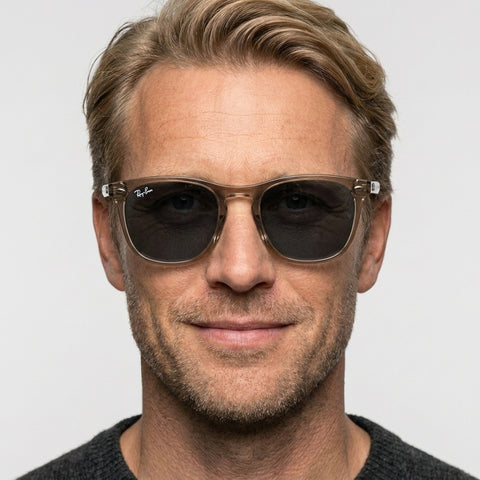 Ray-Ban RB2210 - 6765R5 - Transparent brun på model