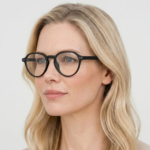 Zephira mat sort oval brille på model