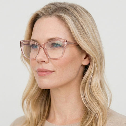 Adrienne - Transparent lyserød på model